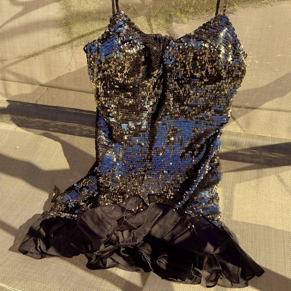 NWT (8 ) French Connection metallic gold sequin mini in sizes 2,4,6,8,10,12 - Picture 10 of 17